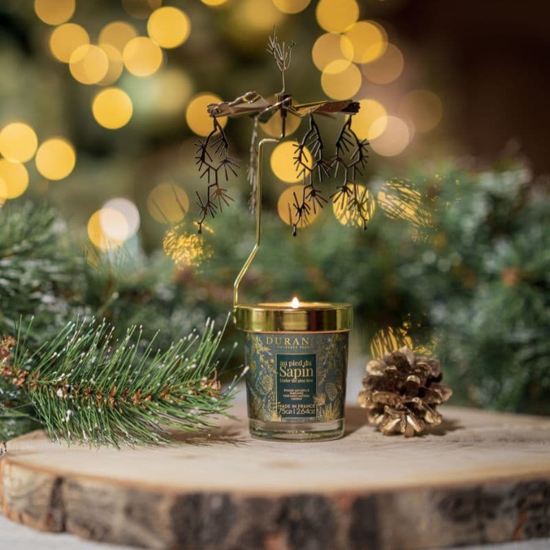 Coffret Cadeau Bougies Parfumées De Noël – 4 Bougies (sapin, Gants, Bonhomme Pain D’épice, Plateau) + Allumettes – Cire De Soja